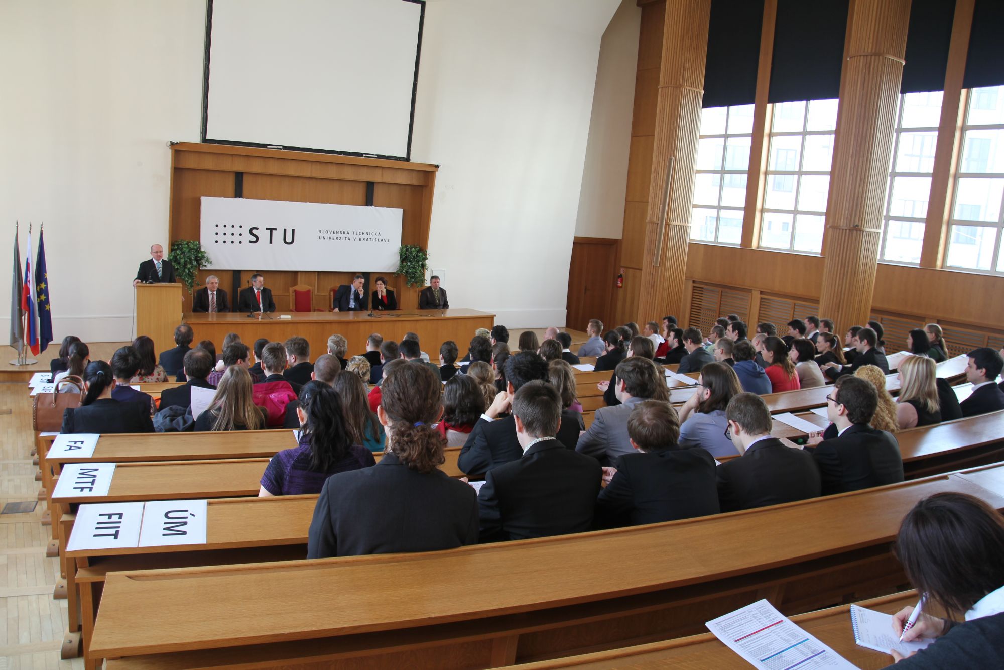 mladi vedci na STU ziskali granty na vyskum