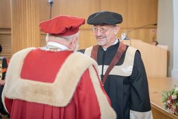 STU udelila titul doctor honoris causa profesorovi Günterovi Blöschlovi