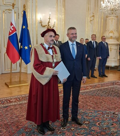 Prezident Pellegrini vymenoval profesora Strémyho za rektora STU