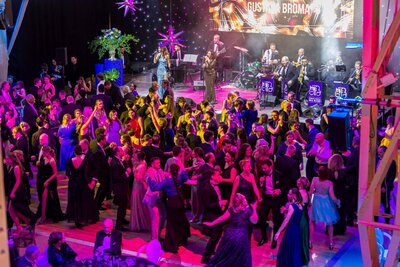 Hviezdna noc technikov oživila tradíciu univerzitných plesov STU