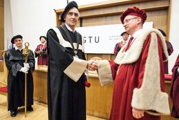 STU udelila titul doctor honoris causa  P. Löscherovi a L. Dunschovi