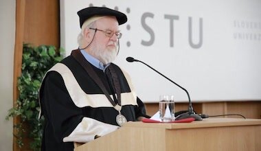 Aktuality - Bebo White - doctor honoris causa