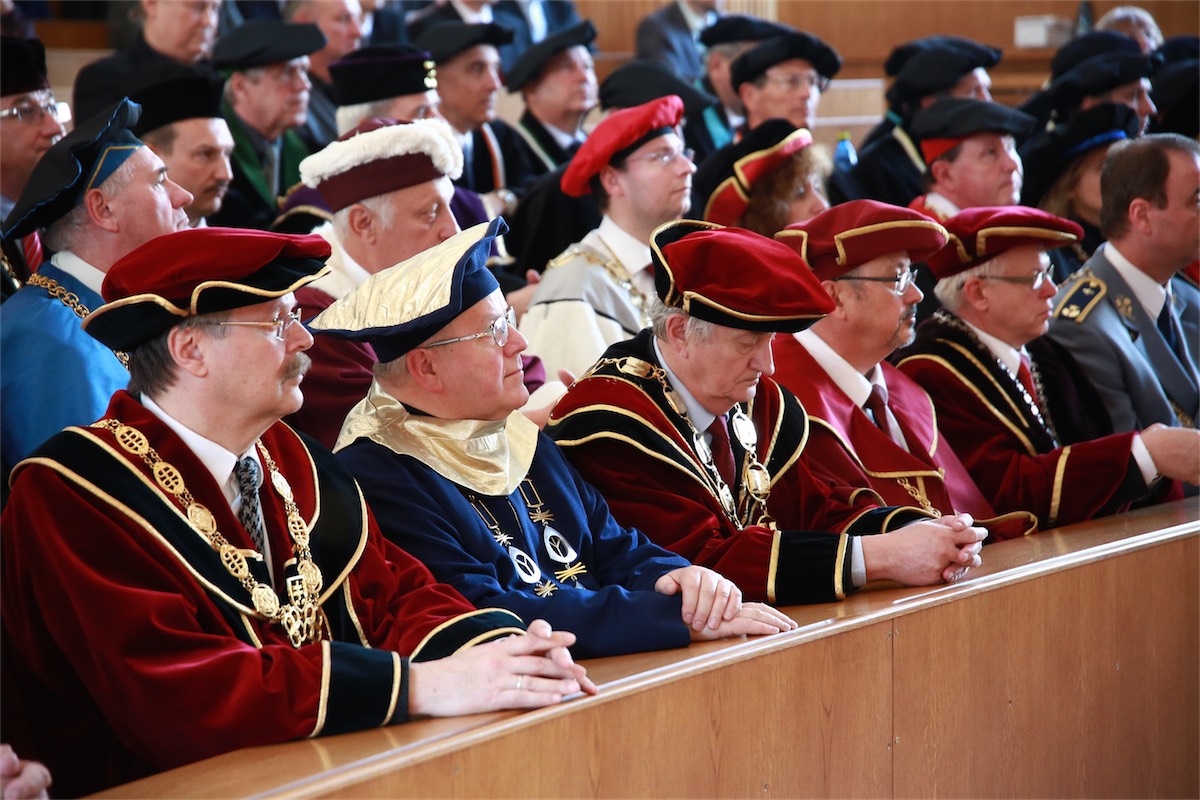 inauguracia rektora a dekanov stu