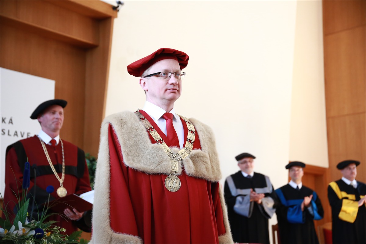 inauguracia rektora a dekanov stu