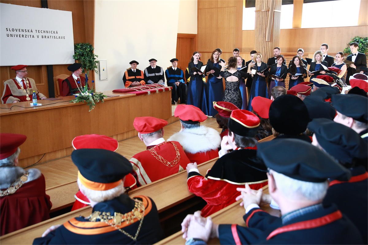 inauguracia rektora a dekanov stu