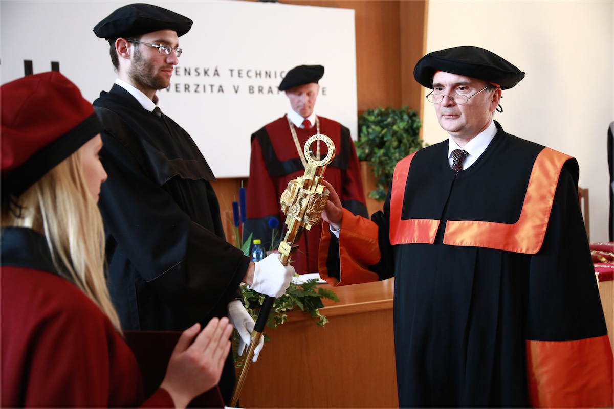 inauguracia rektora a dekanov stu