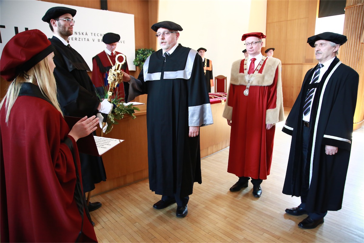 inauguracia rektora a dekanov stu