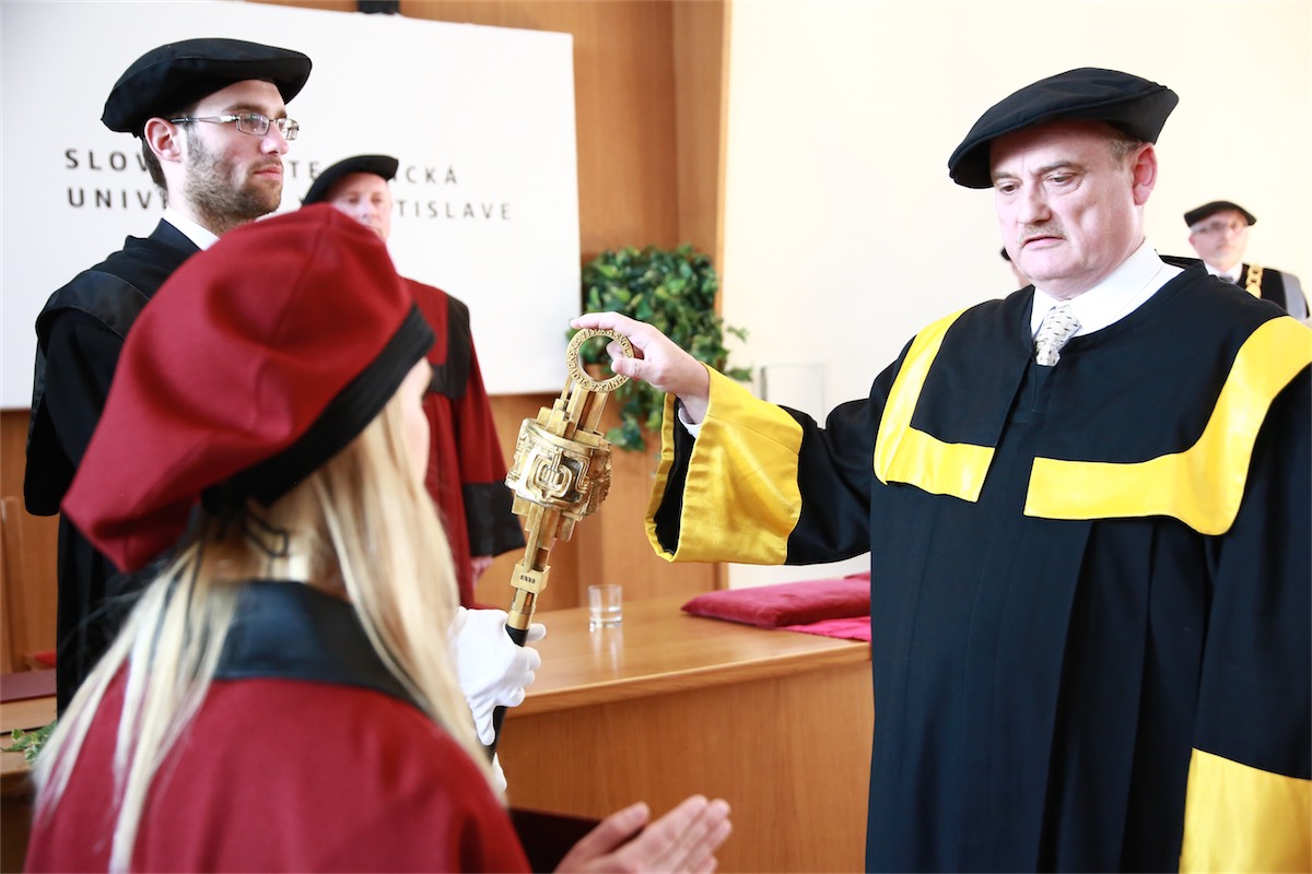 inauguracia rektora a dekanov stu
