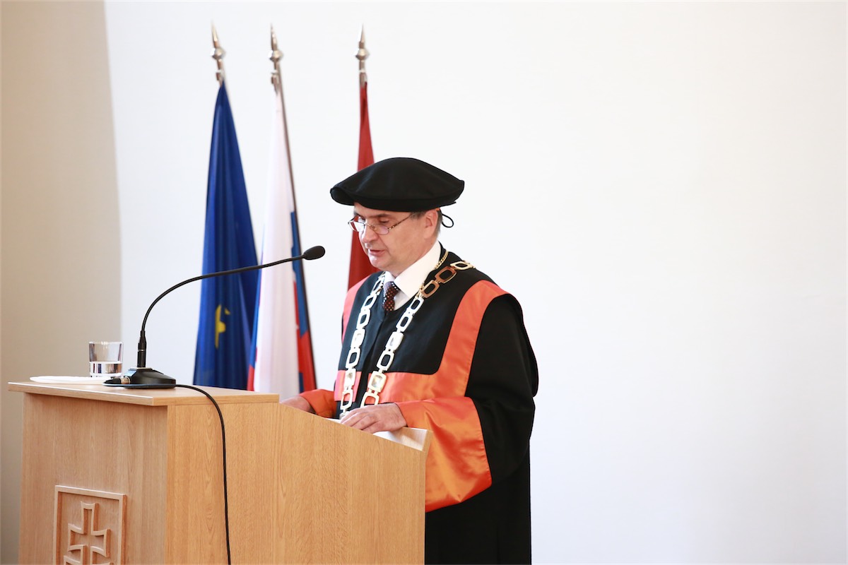 inauguracia rektora a dekanov stu