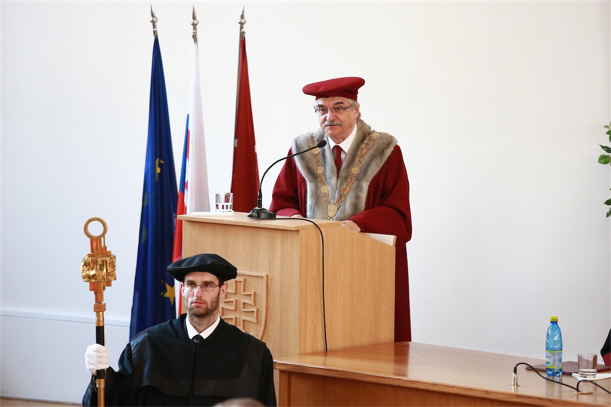 inauguracia rektora a dekanov stu