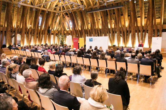 Promócia Professional MBA Automotive Industry v Kuppelsaal na TU Wien