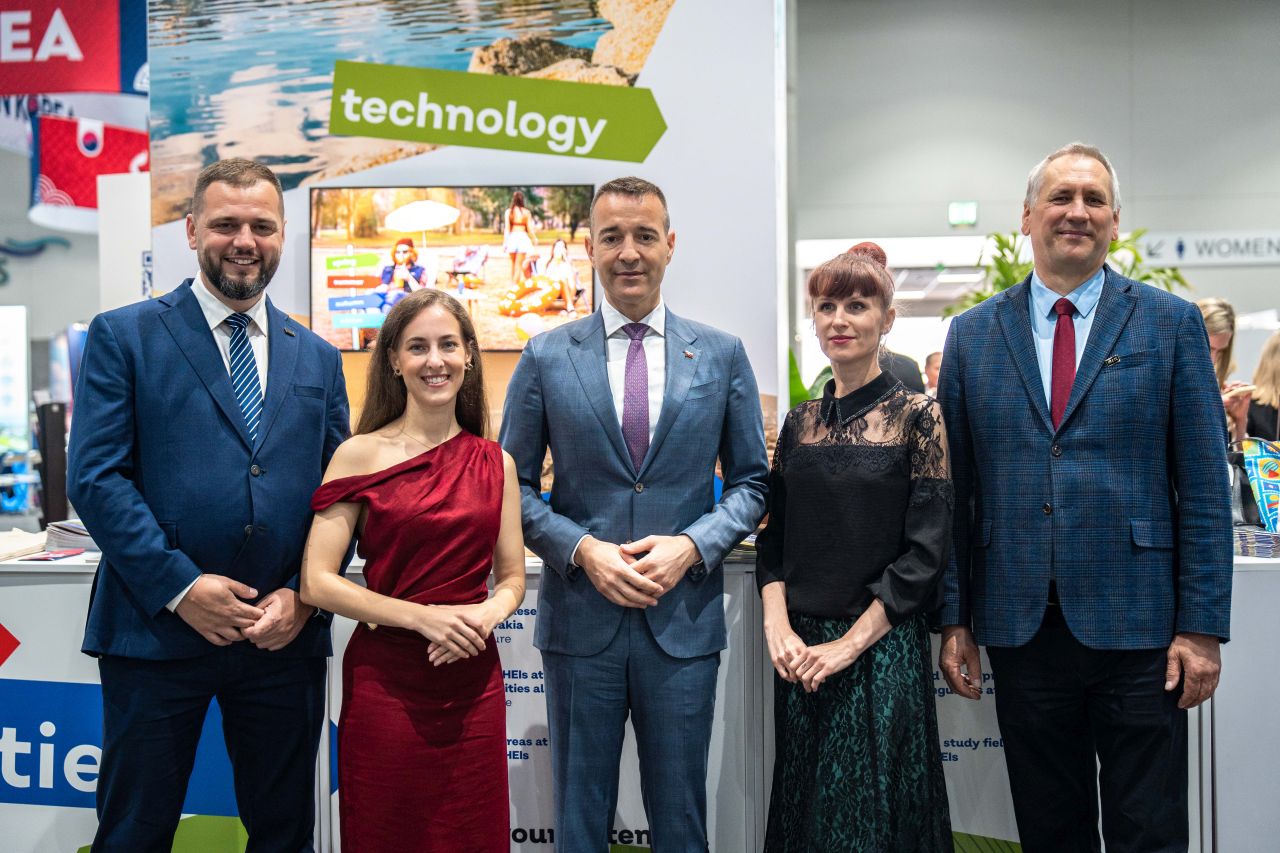M. Bittera, N. Gurská, T. Drucker, D. Reynolds, J. Híveš