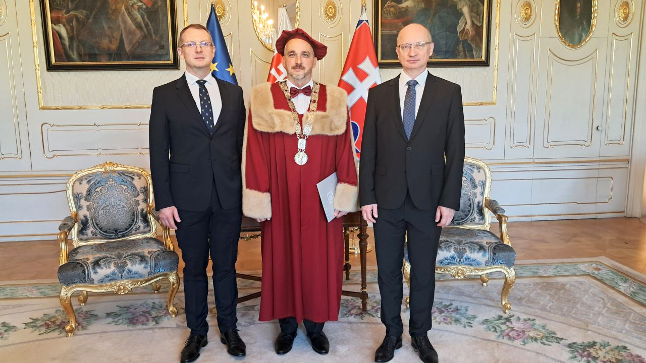 V. Hiadlovský, M. Strémy, R. Redhammer