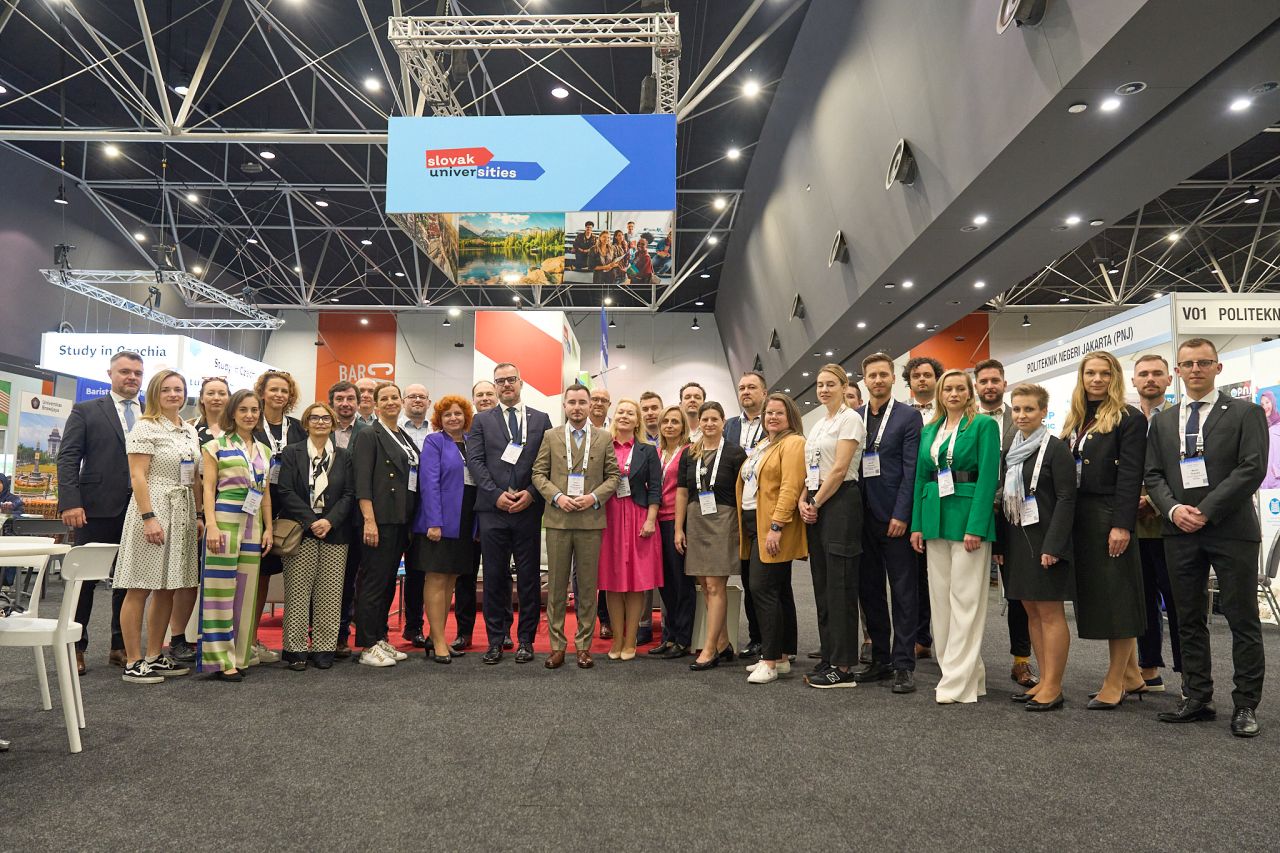 STU has joined the fair of the Asia-Pacific Association for International Education
