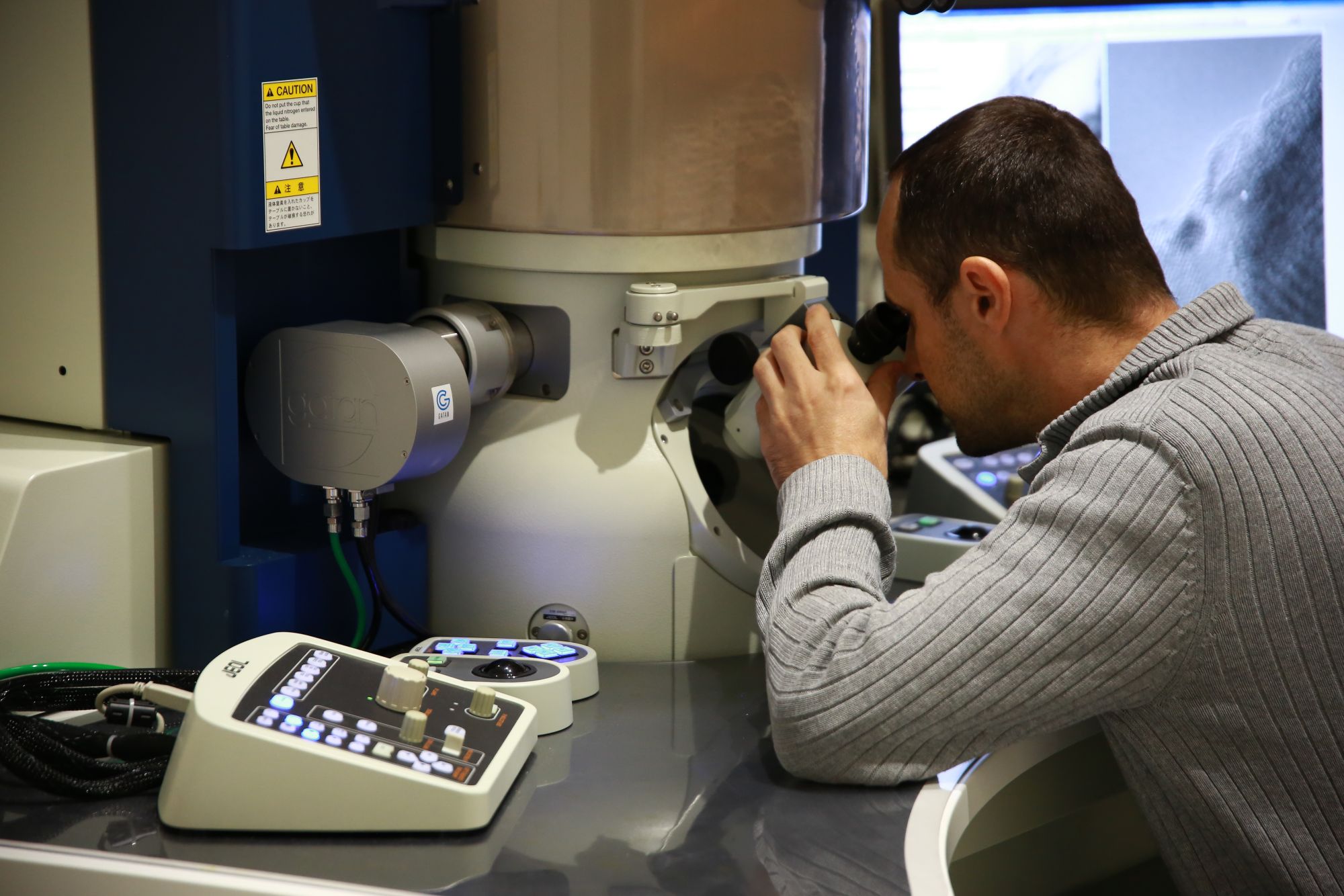 mikroskop v Centre nanodiagnostiky