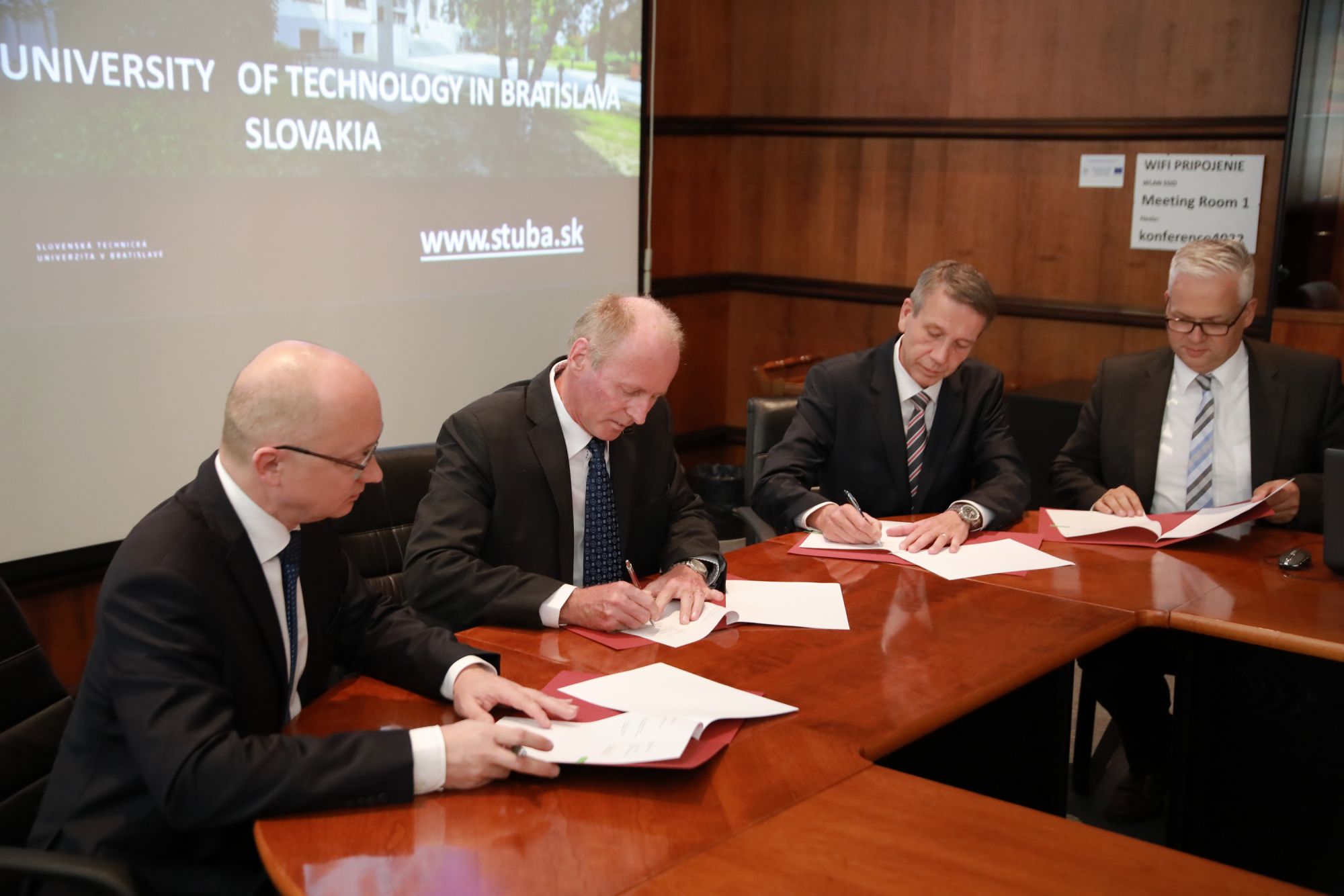 podpis rámcovej zmluvy o spolupráci medzi STU a VW SK